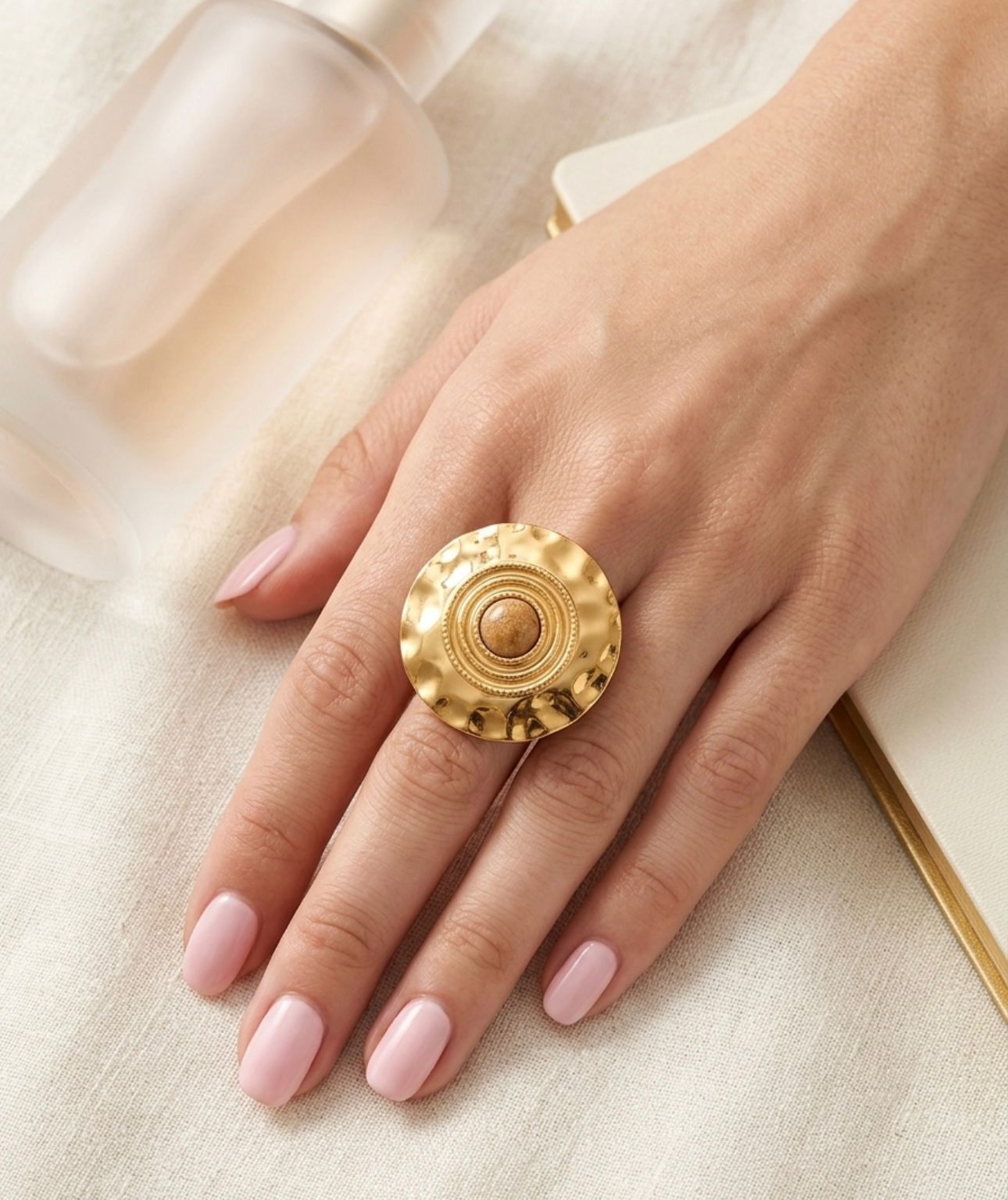 Anillo circulo con piedra al centro