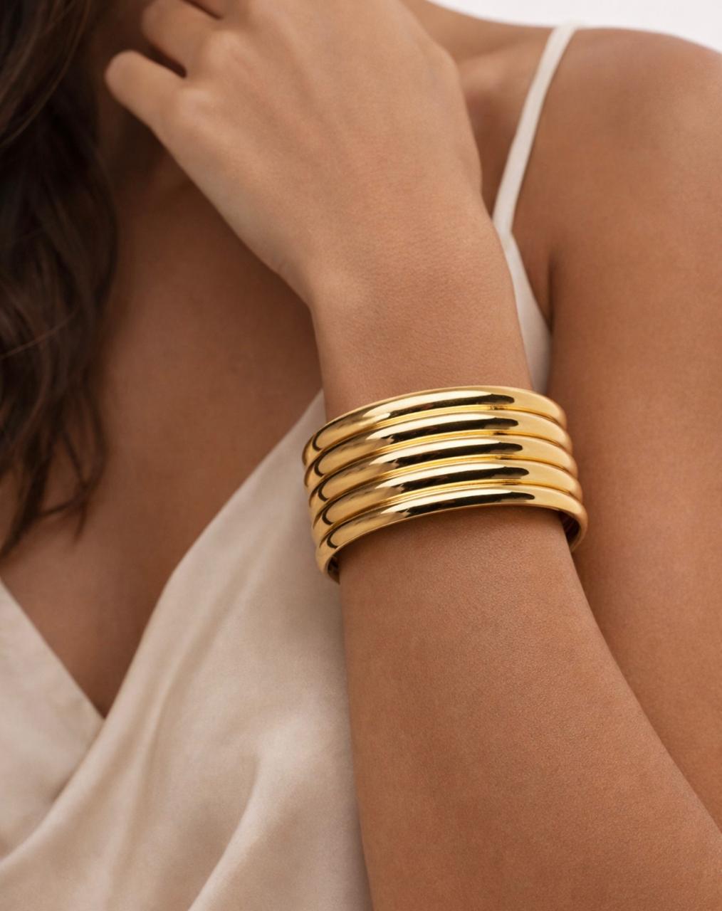 Pulsera Brazalete Líneas Dorado