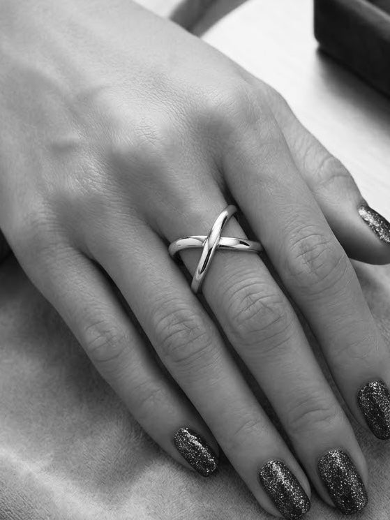 Anillo líneas cruzadas