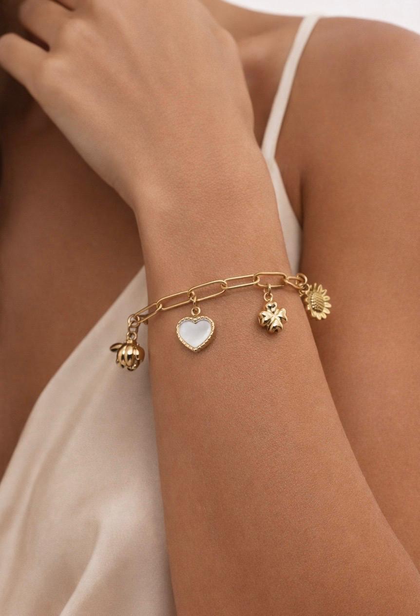 Pulsera colgantes corazón y trébol